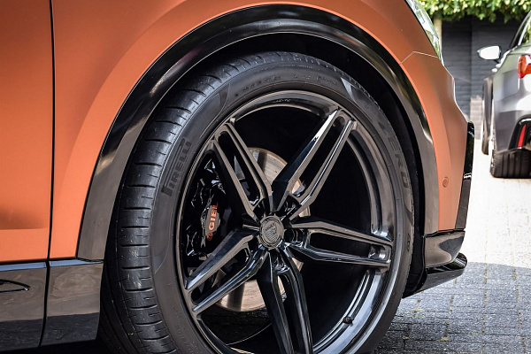 Фото дисков Anrky AN17 Черный глянец на Audi Q8