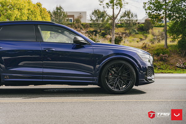 Фото дисков Vossen HF-7 Черный глянец на Audi Q8