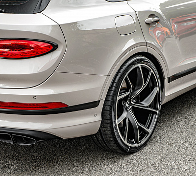 Фото дисков Kahn Type 54 на Bentley Bentayga