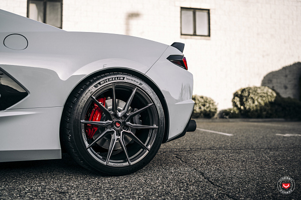 Фото дисков Vossen EVO-2 Глянцевый темный лак на Chevrolet Corvette C8