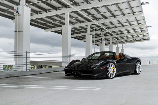 Фото дисков HRE P104SC Глянцевый лак на Ferrari 458