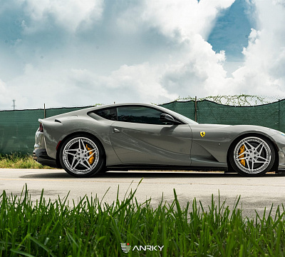 Фото дисков Anrky S3-X3 на Ferrari 812