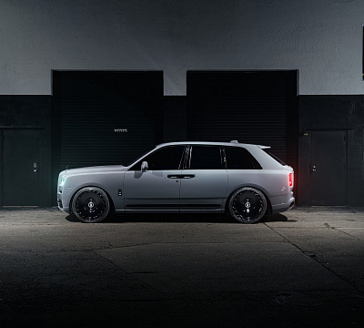 Фото дисков Strasse Wheels SV101 Deep Concave Duoblock RR на Rolls-Royce Cullinan