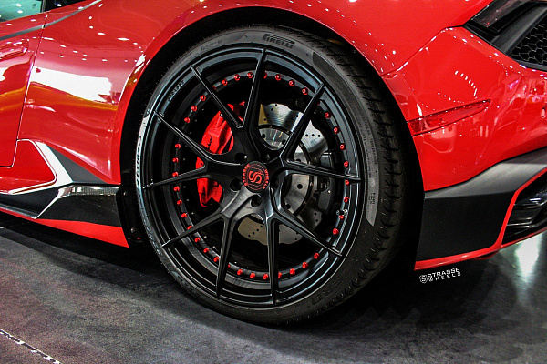 Фото дисков Strasse Wheels SM5R Deep Concave Duoblock Черный сатин на Lamborghini Huracan