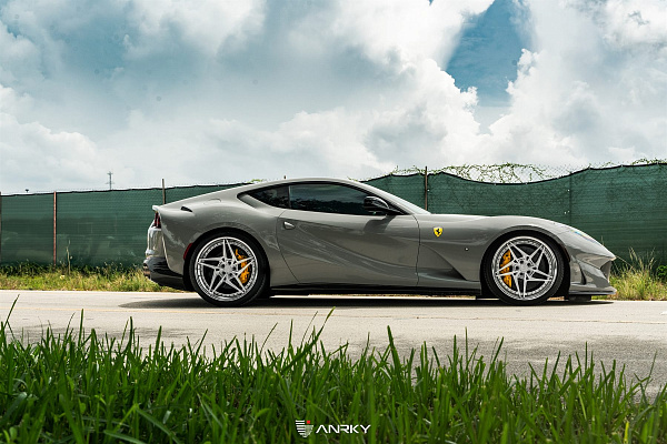 Фото дисков Anrky S3-X3 Глянцевый лак на Ferrari 812