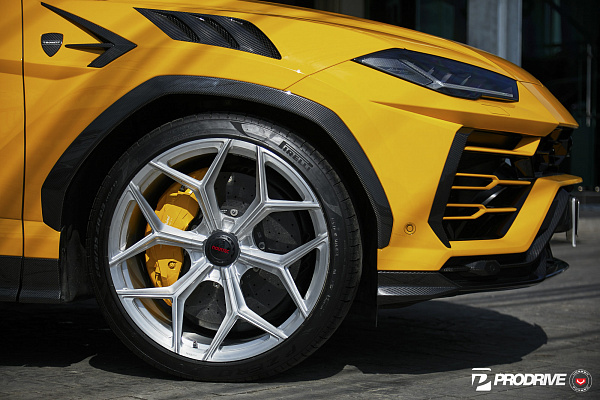 Фото дисков NOVITEC NL4 Глянцевый лак на Lamborghini Urus