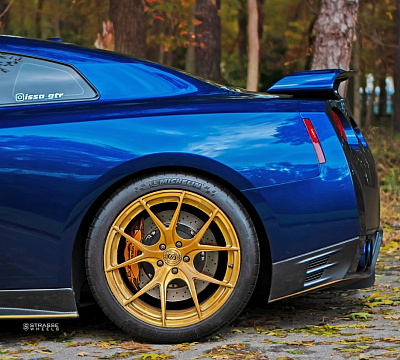 Фото дисков Strasse Wheels SM5R Deep Concave Monoblock на Nissan GT-R