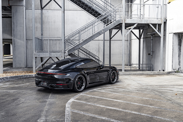 Фото дисков Strasse Wheels SV5 Deep Concave FS Черный сатин на Porsche 911 VIII