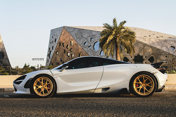 Фото дисков Strasse Wheels SM5R Deep Concave FS Сатиновое золото на McLaren 720S