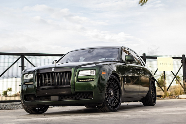 Фото дисков Savini SL7 Черный глянец на Rolls-Royce Ghost I