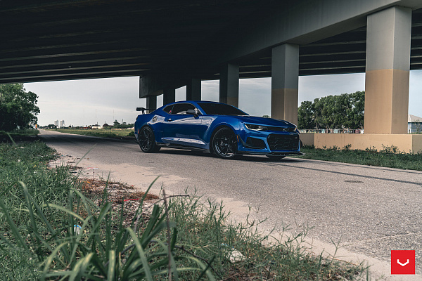 Фото дисков Vossen HF-5 Черный глянец на Chevrolet Camaro VI