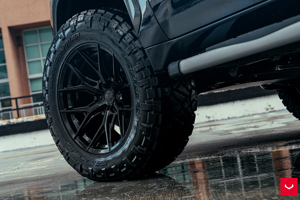 Фото дисков Vossen HF6-4 Черный глянец на Toyota Tundra III