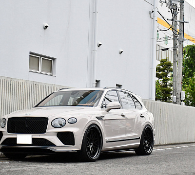 Фото дисков HRE 300 на Bentley Bentayga