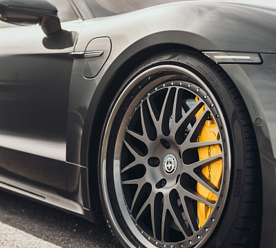 Фото дисков HRE 540C на Porsche Taycan I