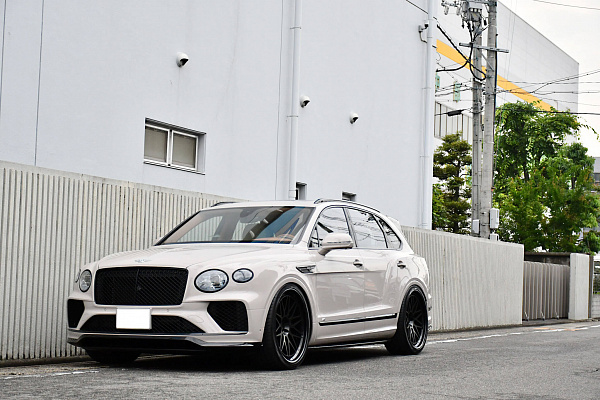 Фото дисков HRE 300 Черный сатин на Bentley Bentayga