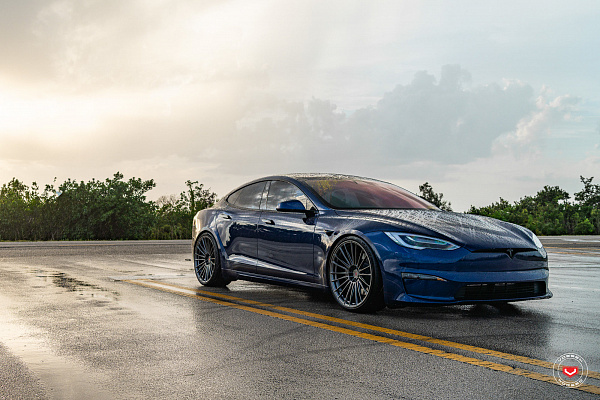 Фото дисков Vossen S17-04 Глянцевый графит на Tesla Model S