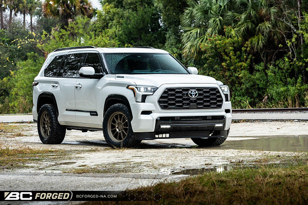 Фото дисков BC Forged TD01 Сатиновая бронза на Toyota Sequoia III