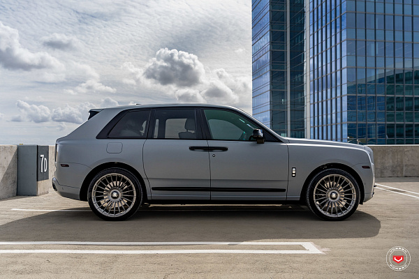 Фото дисков Vossen S17-13 Глянцевый темный лак на Rolls-Royce Cullinan