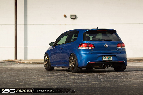 Фото дисков BC Forged RZ05 Глянцевая бронза на Volkswagen Golf VII