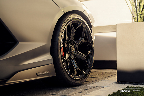Фото дисков NOVITEC NL5 Черный глянец на Lamborghini Revuelto