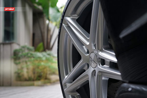 Фото дисков Vossen VFS-5 Серебро на Mercedes-Benz CLS (C218)