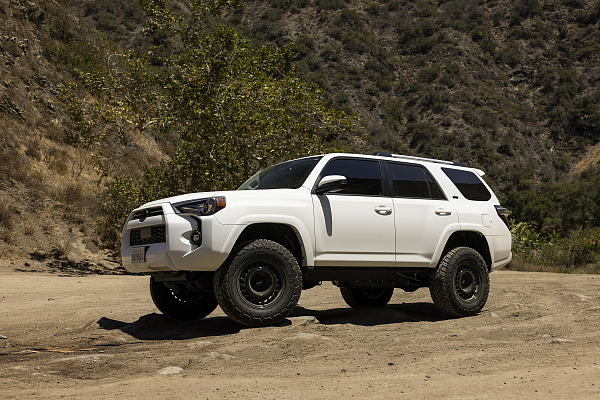 Фото дисков Rotiform STL Черный глянец на Toyota 4Runner V