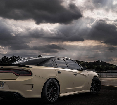 Фото дисков Savini SV-F4 на Dodge Charger VII