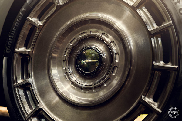 Фото дисков Vossen UV-7 Глянцевый темный лак на Land Rover Range Rover V