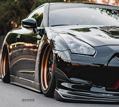 Фото дисков Strasse Wheels R10 Performance на Nissan GT-R