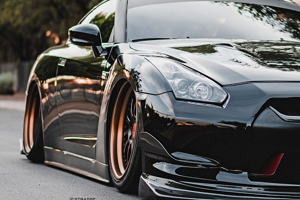 Фото дисков Strasse Wheels R10 Performance Другой цвет на Nissan GT-R