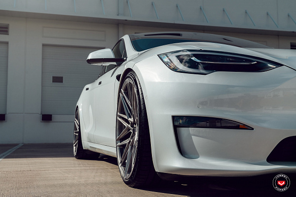 Фото дисков Vossen EVO-5R Глянцевый тонированный лак на Tesla Model S