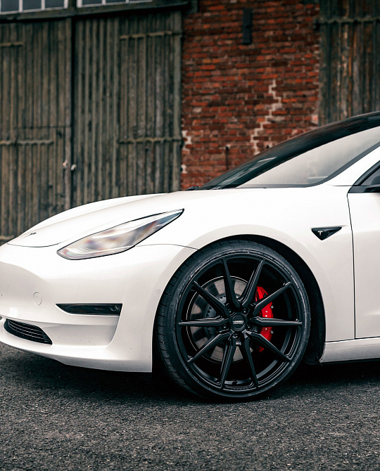 Фото дисков HF-3 Черный сатин на Tesla Model 3