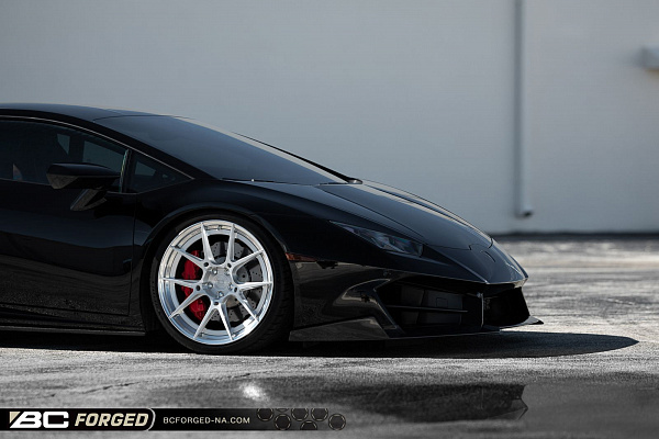 Фото дисков BC Forged HCA165 Глянцевый лак на Lamborghini Huracan