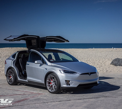 Фото дисков HRE P101 на Tesla Model X