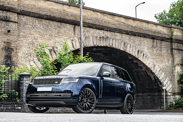 Фото дисков Kahn RS-2 Черный сатин на Range Rover V