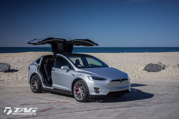 Фото дисков HRE P101 Сатиновый тонированный лак на Tesla Model X