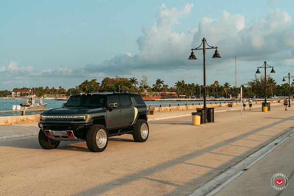 Фото дисков Vossen LCX-04 Глянцевый лак на GMC Hummer EV