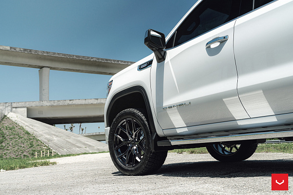 Фото дисков Vossen HF6-4 Черный глянец на GMC Sierra IV