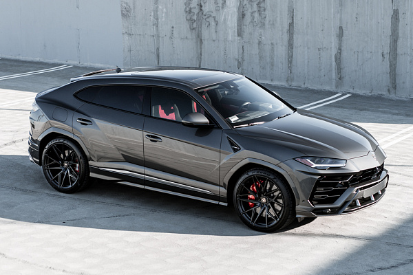 Фото дисков Brixton Forged PF8 Черный глянец на Lamborghini Urus