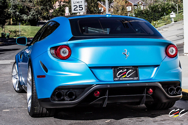 Фото дисков CEC C884 Глянцевый лак на Ferrari FF