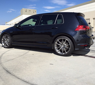 Фото дисков HRE P104 на Volkswagen Golf VII