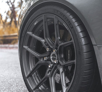 Фото дисков Brixton Forged CM5-R на Aston Martin Vantage 3