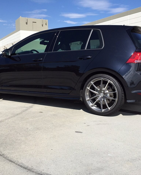 Фото дисков P104 Глянцевый тонированный лак на Volkswagen Golf VII