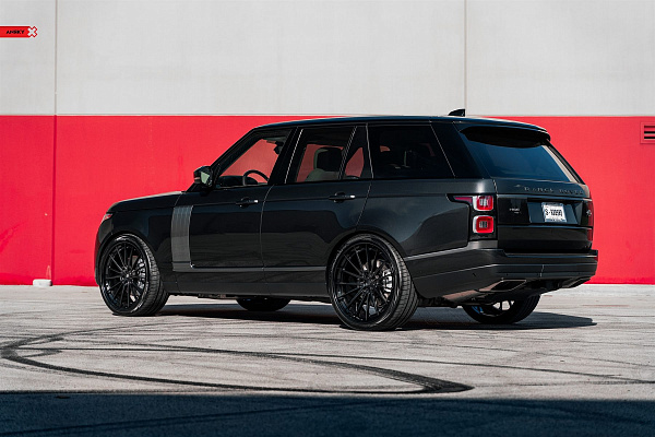 Фото дисков Anrky AN39 Черный глянец на Range Rover IV