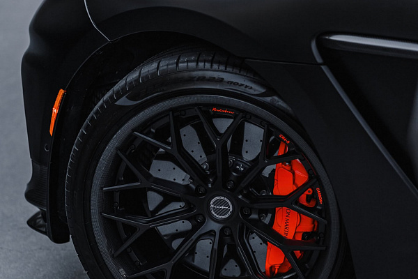 Фото дисков Brixton Forged CM6-R Черный сатин на Aston Martin DBX