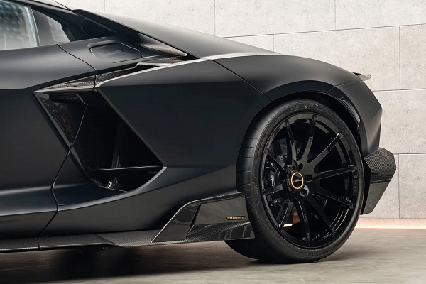 Фото дисков Mansory FV.10 Черный глянец на Lamborghini Revuelto