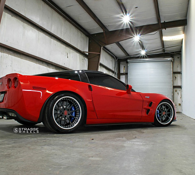 Фото дисков Strasse Wheels R10 Signature на Chevrolet Corvette C6