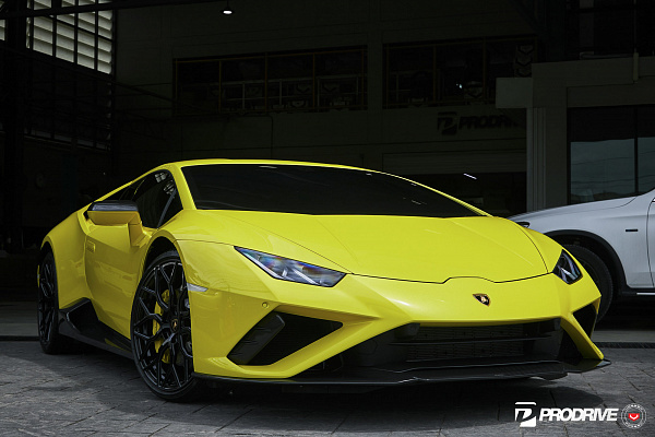 Фото дисков Vossen S17-01 Черный глянец на Lamborghini Huracan