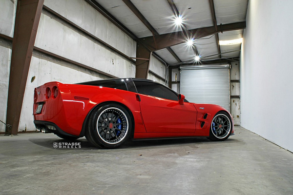 Фото дисков Strasse Wheels R10 Signature Черный сатин на Chevrolet Corvette C6