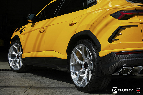 Фото дисков NOVITEC NL4 Глянцевый лак на Lamborghini Urus